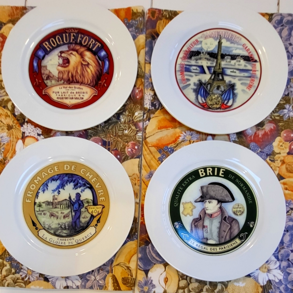 Set of 4 cheese plates-new out of box